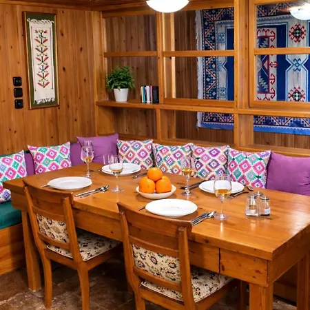 Yasou - Spacious Cozy By The Sea Loutráki