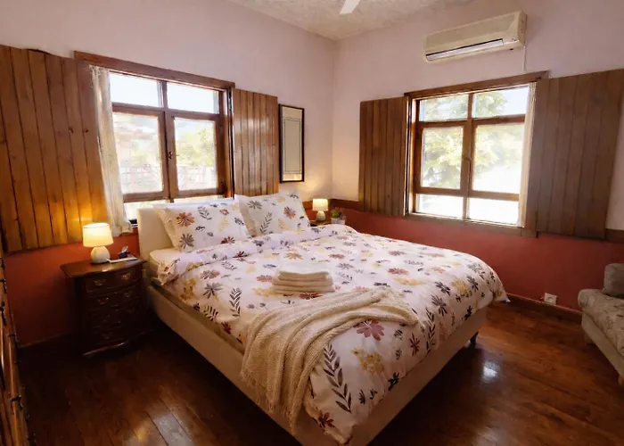 Yasou - Spacious Family By The Sea Apartment Loutráki